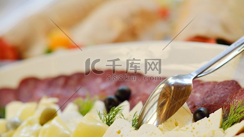 小食品代加工：揭秘其背后的标准规范**