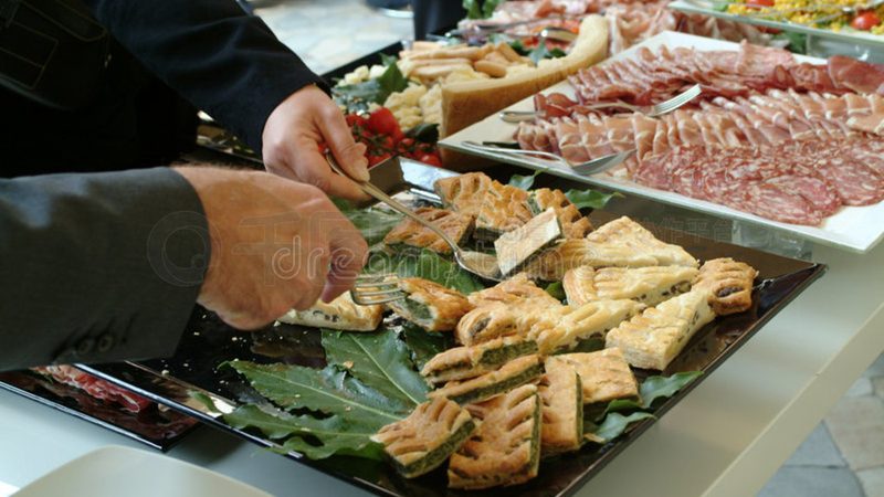 选择合适的冷链运输设备是保证食品品质和安全的基础。以下是几种常见的冷链运输设备：